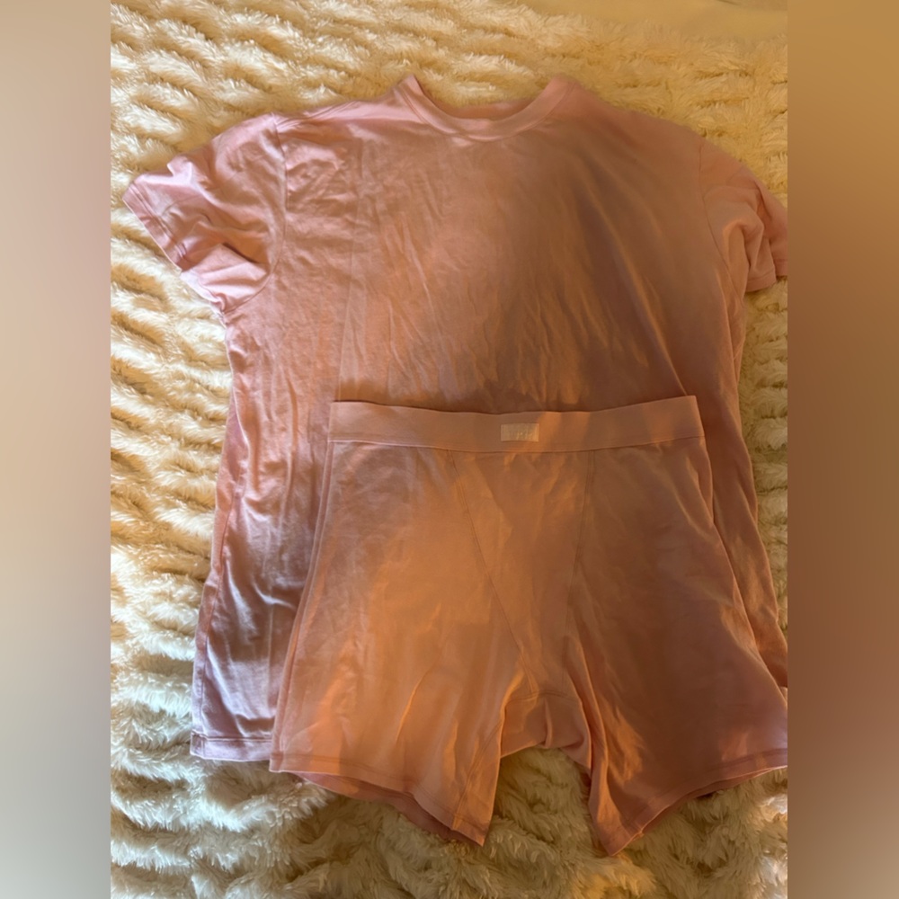 SKIMS sleep lounge set in baby pink - size medium